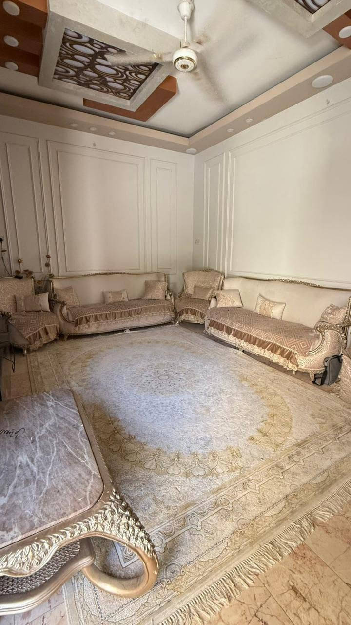 🏠 بيت للبيع – حي أور الثانية
📐 المساحة: 200م²
📜 الملكية: طابو صرف
🏗️ البناء: سنة 2012، مع تشطيبات جديدة سنة 2025
🏡 البناء: طابقين – كونكريت بالطابق الأول والثاني عكادة

🔹 الطابق الأول:
• غرفة
• صالة كبيرة
• استقبال
• مطبخ
• صحيات
• أرضيات مرمر إسباني

🔹 الطابق الثاني:
• 4 غرف
• حمام

📍 الموقع: الناصرية – حي أور الثانية – شارع السبيس

📞 للاستفسار والتواصل: الاتصال أو مراسلة الصفحة
