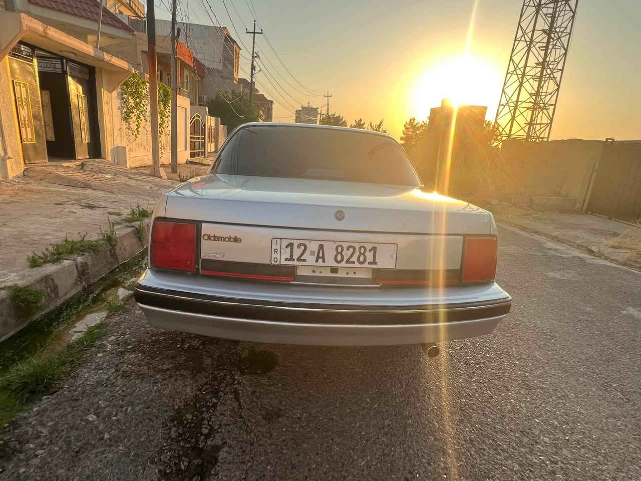 أولدز 90 صبغ عام للجمالية فقط بدون ضرر . گير ومحرك شرط . تبريد شغال . تايرات جدد . طخم جديد . الرقم مجدد 2031 رقم مميز . كوبون . السعر 53 ومجال . ***********
