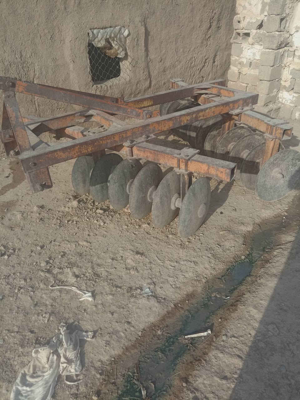 السلام وعليكم دسك للبيع من يرغب يتصل ***********
