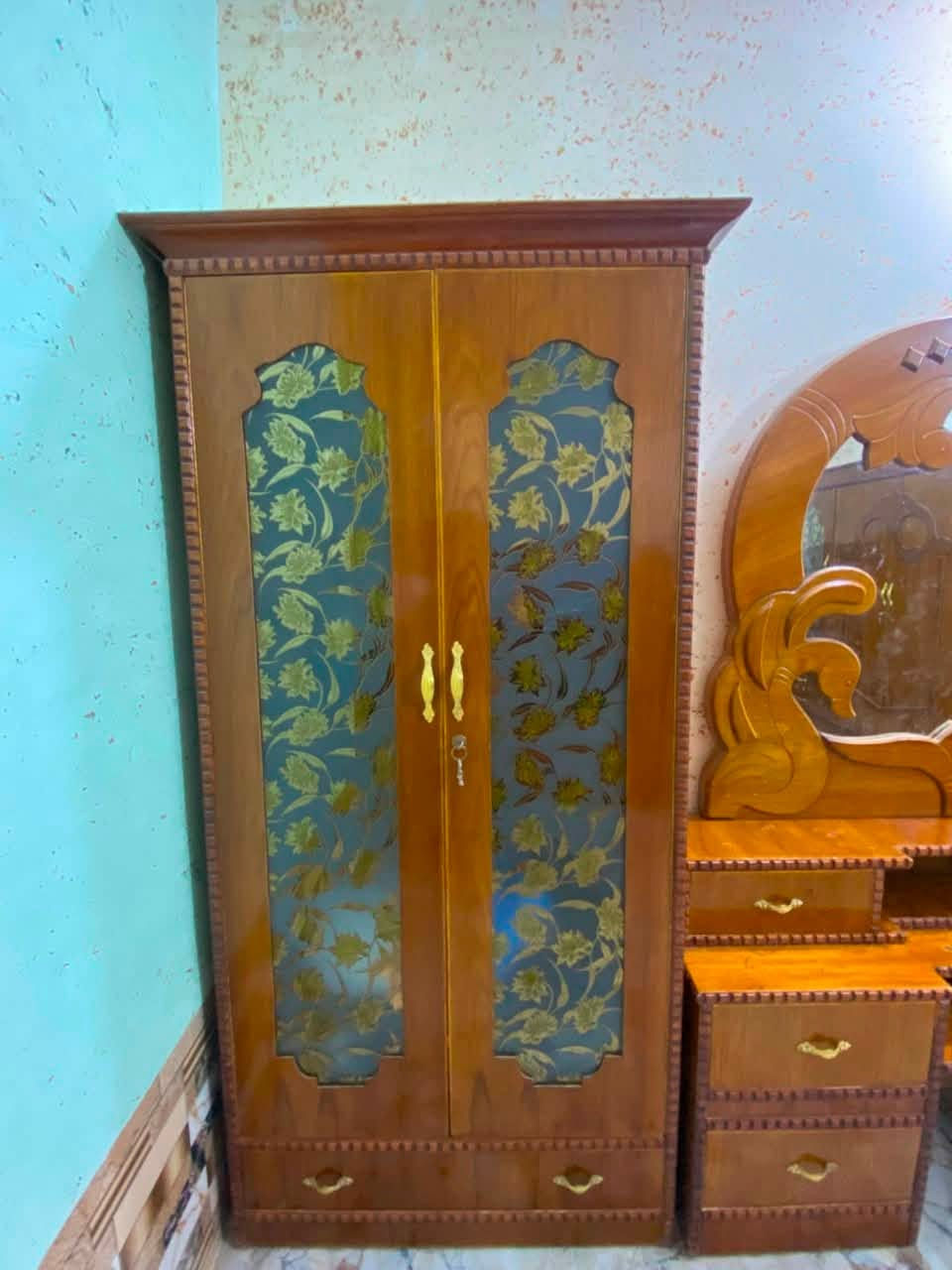 السلام عليكم
يوجد غرفة نوم  6 قطع.  داخل خارج صاج عراقي حطاطه 

غرفه كلش نظيفه 95‎%‎ نظافتها 

موجوده في القائم الكرابله تكدر تجي تشوفها 

***********واتساب 

سعرها :مليون بيها مجال بسيط
