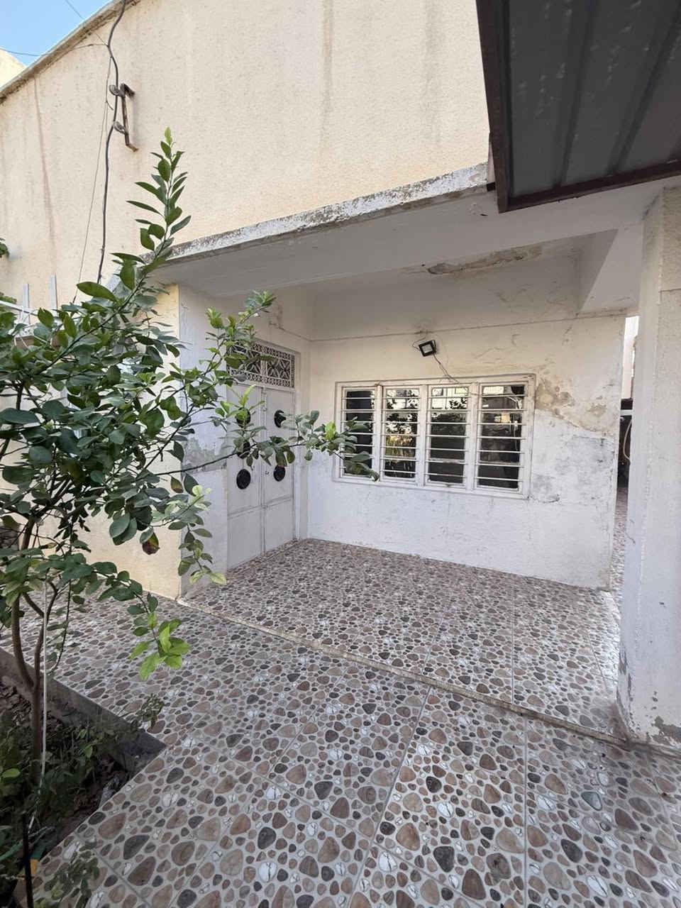 🏠✨ دار للبيع | 368 متر ✨🏠

فرصة مميزة للشراء بموقع هادئ ومناسب للسكن أو الاستثمار 📍

📐 المساحة: 368 متر
🚪 الواجهة: 12 متر
🏗️ نوع البناء: قديم

✨ المميزات:

• موقع مميز وقريب من الخدمات
• مناسب للسكن العائلي أو الاستثمار
• شارع منظم وسهل الوصول

📍 الموقع: تسعين – خلف البدالة

💰 السعر: اتصال على ارقام المكتب 

📞 للاستفسار والتفاصيل:
يرجى التواصل على الخاص

🏢 مكتب الفيصل للعقارات والاستثمار
📍 كركوك – نهاية شارع القدس – مجمع فلوريا – قرب مصرف الأهلي العراقي

📩 للحجز والاستفسار، تواصل ويانا

