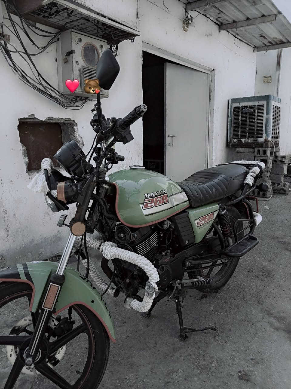 دايون نفخ موديل ٢٣ الدراجه نفس البصوره مامتغير بيها اي شي الدراجه نضيفه وكامله مابيها اي نقص اشغل وتروح فقط مكينتها مفتوحه الدراجه سكنر سعرها  مليون وميه بيها مجال بسيط مكاني كربلاء طويريج ***********
