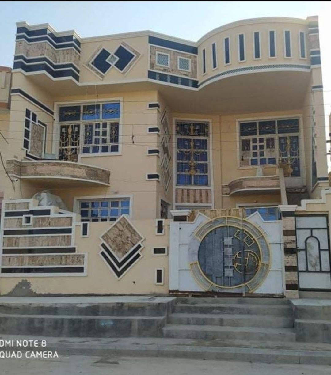 السلام عليكم ✋           بيت للبيع🏠 بناء حديث🏡
الموقع : حي اور الثانية2️⃣  شارع السبيس خلف جامع  الهدى  🕌🕌 
المساحة: 200 م على ساحة  
تفاصيل البيت العقار مكون من طابقين2️⃣  كونكريت  
#الطابق الاول1️⃣ من كراج خارجي 🏡ودرج شقه خارجي🪜  و من غرفتين2️⃣نوم 🛏️ و صالة واستقبال 🌿  ومطبخ 🧑‍🍳  ومجموعة صحيات داخليه وخارجيه 🚻 
#الطابق الثاني 2️⃣ يتكون من 4️⃣ غرف نوم 
وصالة ومجموعة صحيات 🚻 
عندك عقار🛖 للبيع ماعليك فقط مراسلتنا✉️
على صفحه✋او على اتصل على وتساب 📜*********** https://chat.whatsapp.com/CgF4j4SEF8eL8MxtcRHqut?s=cl&p=a&mlu=4&ilr=4

نص مكتوب في الصور:
- DMI NOTE 8 QUAD CAMERA
- REDMI NOTE 8 AI QUAD CAMERA
