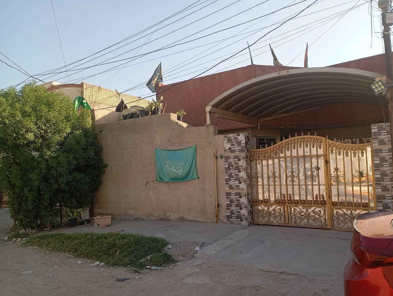 من رخصت مدير الكروب المحترم بيت للبيع في المشتل مجمع فدك قرب مجلس البلدي مساحة 220 رقم الهاتف ***********
