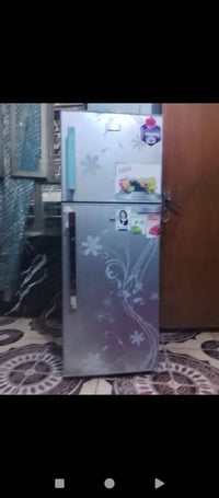 ثلاجه • نضيفه جدا • بيه مجال