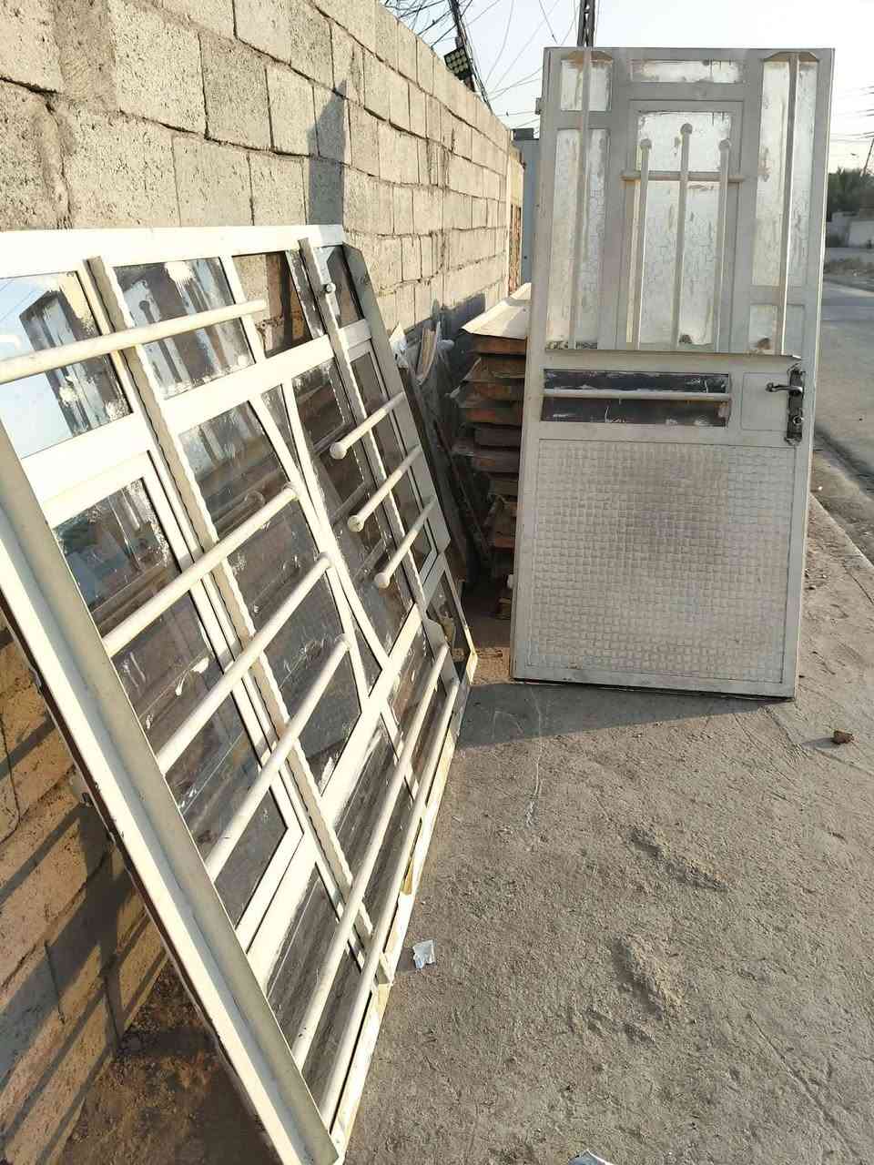 باب وشباك حديد ثقيل درجة اول تفصال
وباب بلاستك جديد  ***********
