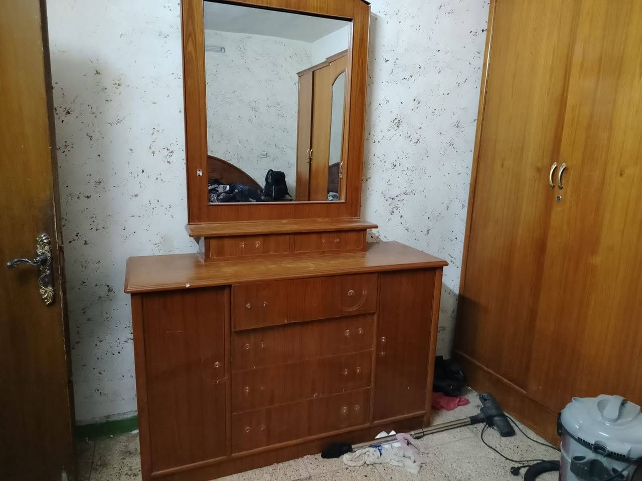 غرفه للبيع صاج خشب عراقي ثكيل سعر مليون و 900 بيها مجال
