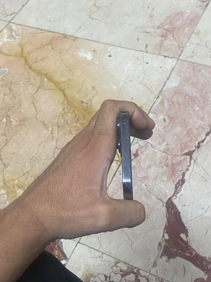 سلام عليكم ايفون ١٢ برو ماكس ذاكره ٢٥٦بطاريه٦٩مبدل شاشه فقط وضهر مكسور وفيس ايدي وكف بقي الجهاز شغال نت انتصل كامره كلشي ما بي اي خلل  سعر ٣٣٠ وبي مجال مكاني بغداد هـ***********
