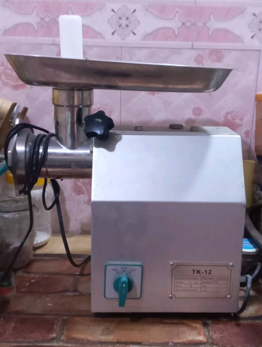 مكينه ثرم لحم وحمص وسوي باصطرمه TK جديده سعره 300 رقم الموبايل ***********