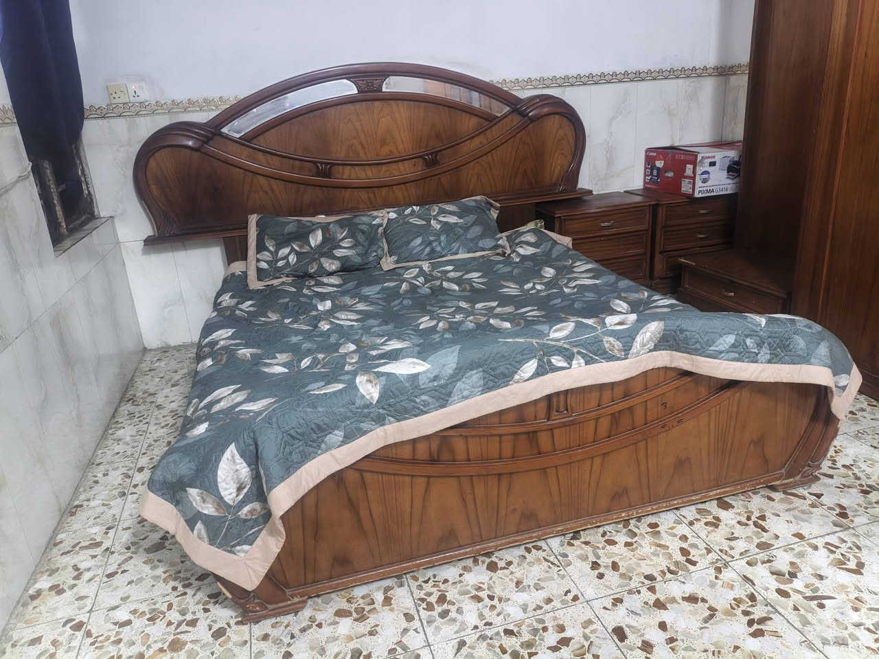 غرفه 8 قطع خت الجديد نضافه 95 صاج بطن و خارج السعر 800 وبيه مجال مكان مدينه الصدر ***********
