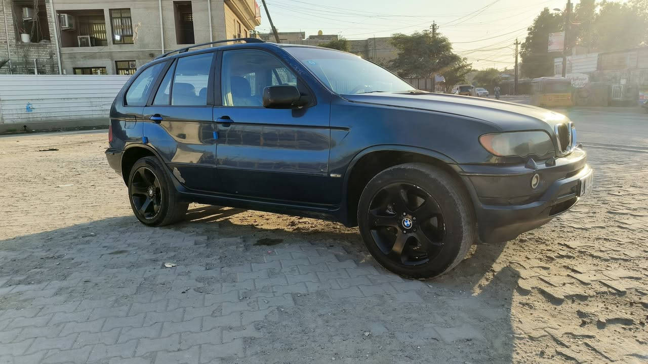 السلام عليكم بيع فقط
للبيع BMW X5 موديل 2001 مكينة 6 سلندر 3000 كير اوتو مسكر دبل فانوس 
شاشة تحكمات السيارة جاهزة 
سلايد روف ترحيب بل مري 
السعر 50 وبيها مجال 
للاستفسار ***********
