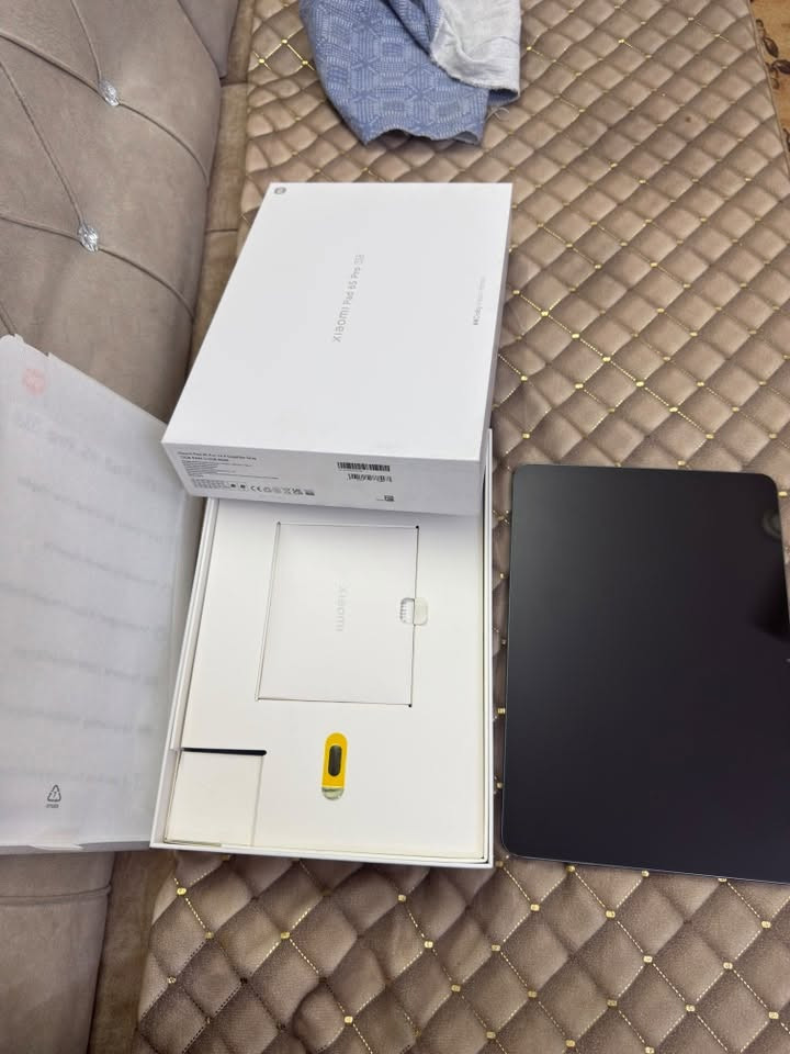 ايباد شاومي Xiaomi Pad 6S Pro 12.4 يشغل 120 فريم 

 مواصفات الجهاز : 🔥شاشة كريستال واضحة بمقاس 12.4 بوصة، 144HZ، ودقة wHyperCha
3K
8 Gen 2 معالج
القوي بتقنية 4 نانومتر ( a
6 سماعات لصوت ستيريو مذهل
Dolby Vision دعم تقنيات
Dolby Atmos g
سينمائية
HyperCharge واط 120 شحن سريع بقوة
بطارية تدوم طويلاً بسعة 10000mAh

السعر. 550 

بغداد / البلديات  الرقم ***********
