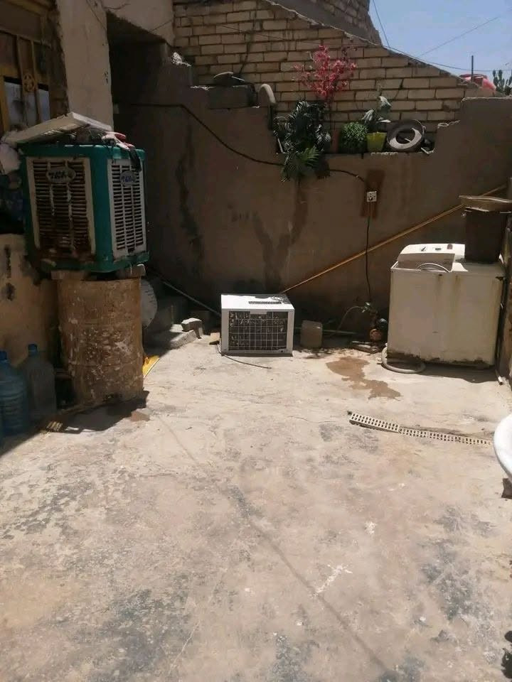 بيت للبيع بمنطقة الرشاد نهاية شارع معمل داليا خلف أفران عدي الحلفي مساحة 100 متر مربع واجهه 10 ونزال 10 صب مسلح استقبال وصالة وغرفة نوم إثنان وحده ارضي والثانية طابق ثاني السعر 28 وبيه مجال شي قليل الاتصال على الرقم *********** واتساب
