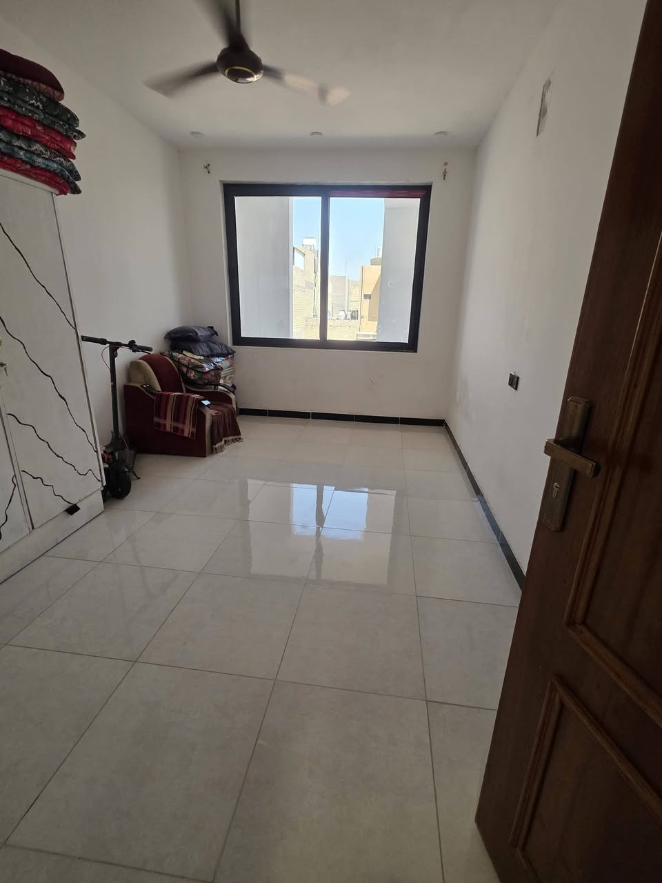 السلام عليكم بيت للبيع  فقط ١٥٠متر  الشعله الرواد طابو صرف   البيت طابقين كامل حديث بناء٢٠٢٥ مابيه اي نقص يتكون من ٦غرف نوم واستقبال طول ٧م ومطبخ ٥م وحوالي ٥×٦ و٣ مجاميع صحيه البيت كله ديكورات علما المنطقه كامله الخدمات فقط التبليط عن قريب إن شاءالله يكمل اني صاحب العقار واذا اكو مراوس بقطعه ٢٥٠ بالرواد او برئاسة الوزراء الأولى الاستفسار الاتصال على الأرقام الموجوده ***********او ***********ا او على الاواتساب او على الخاص والله خير الرازقين
