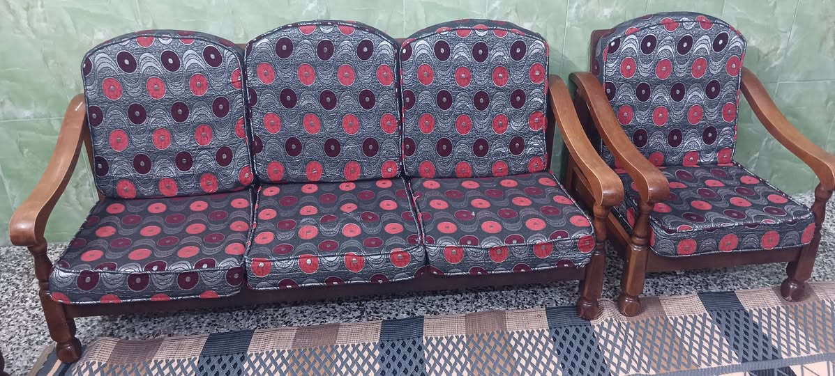 للبيع تخم 7مقاعد ماليزي نضيف جدا 
*********** وتساب بغداد رصافة

