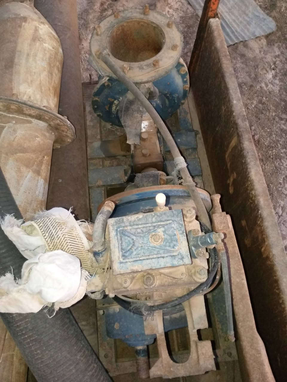 سلام عليكم مطور بو العشره البيع مكان سيد احمد رفاعي الستفسار على رقم ***********
