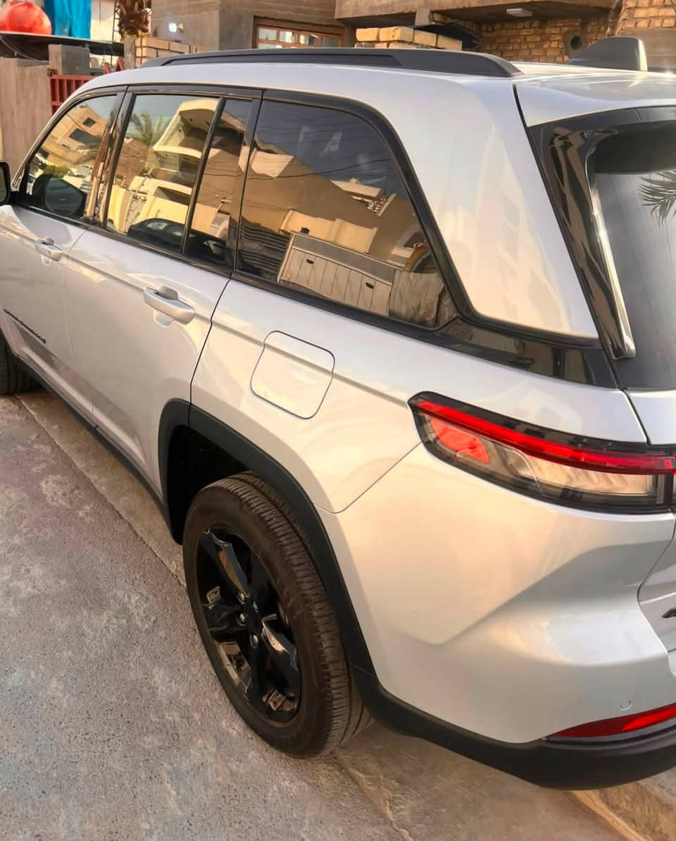 🚙 للبيع | جيب جراند شيروكي Altitude 2023
🔹 الموديل: 2023
🔹 وارد أمريكي 🇺🇸
🔹 رقم بغداد الجديد
🔹 الممشى: تقريباً 21 ألف ميل
🔹 الفئة: Altitude
🔹 5 راكب
🔹 بصمة + فتحة سقف
🔹 كشنات كهرباء
🔹 شاشة + كاميرا
🔹 جلد
🔹 الحادث: موضح بالصور
🔹 باب مبدل، نفس اللون
🔹 الجاملغ بارد
🔹 الباب الخلفي بارد
🔹 باقي السيارة مكفولة

💰 السعر: 320 ورقة
💵 يوجد مجال بسيط

📍 المكان: بغداد

📞 للاستفسار والتواصل واتساب:
***********

✨ سيارة نظيفة ومواصفاتها حلوة، والمعاينة والفحص للجادين.
