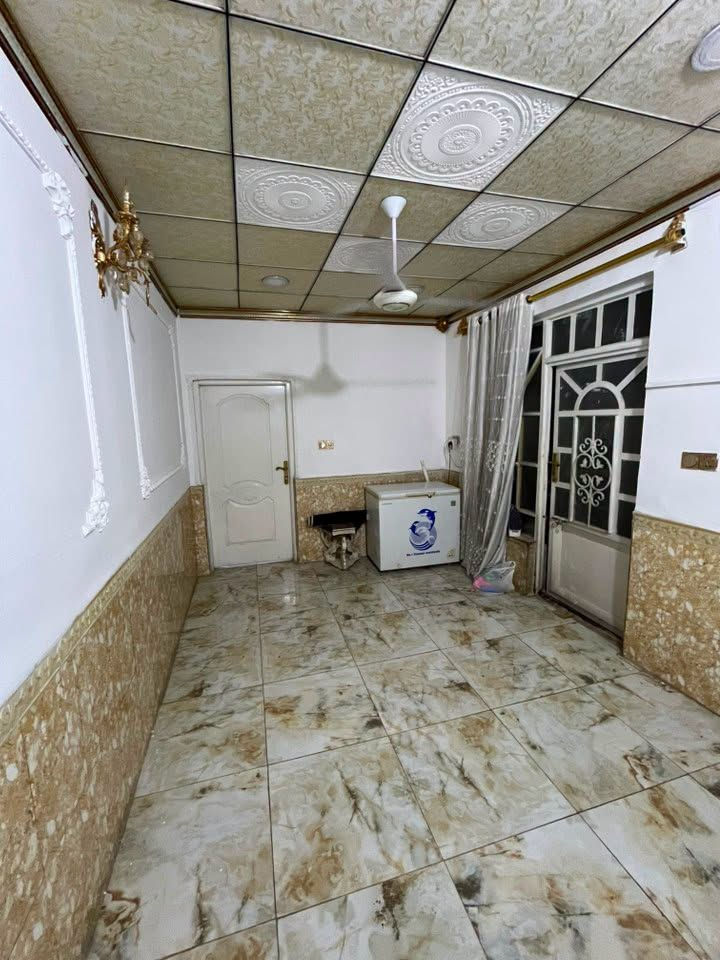 للبيع بيت 100 متر طابو صرف طابقين صب كونكريت شارع 10 مفتوح على التجاري الشريط موقع مميز ثاني بيت عن الشارع العام قطاع 76 بداية الشريط حي ميسان
يحتوي الطابق الاول على غرفة و صالة و مطبخ و استقبال و صحيات و الطابق الثاني غرفتين و صالة وصحيات السعر 112 وبي مجال للاستفسار اتصل ***********
