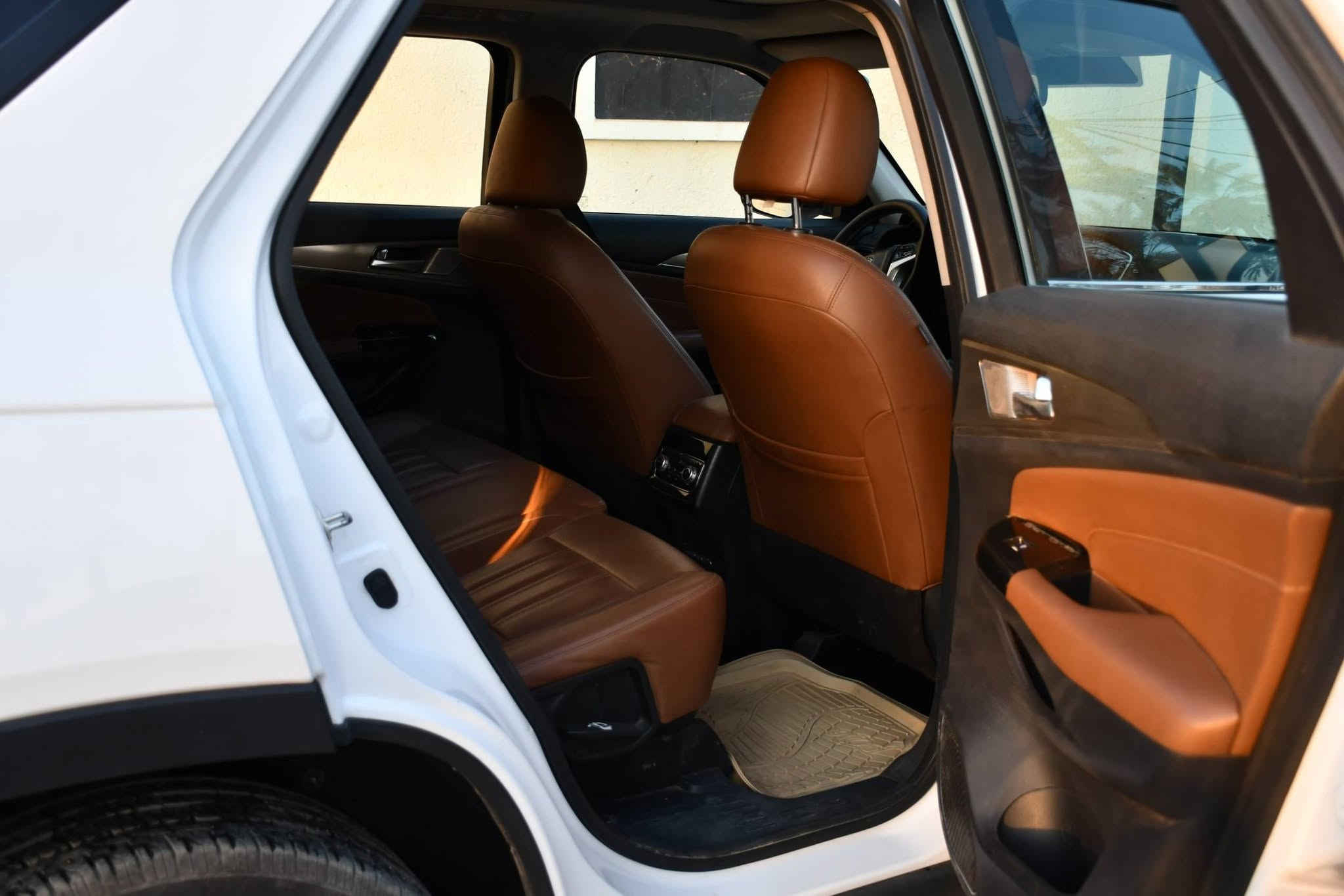 السلام عليكم
إخوان، أعتذر عن المراوس والأقساط، البيع نقد فقط.

🚙 شانجان C95 موديل 2019 📍 بغداد – الكاظمية المقدسة

• ماشية: 125 ألف كم
• رقم سليمانية جديد
• الهزة جديدة
• السنوية لغاية 2030
• 3 وضعيات قيادة
• تحكمات ستيرن
• 7 ركاب
• كشنات جلد
• مري شفت
• 5 بصمات
• تشغيل عن بُعد
• وبعد بيها مواصفات
• السياره مكفوله وجاهزه

💰 السعر: 130 ورقة، وبها مجال

📞 للاستفسار: ***********
