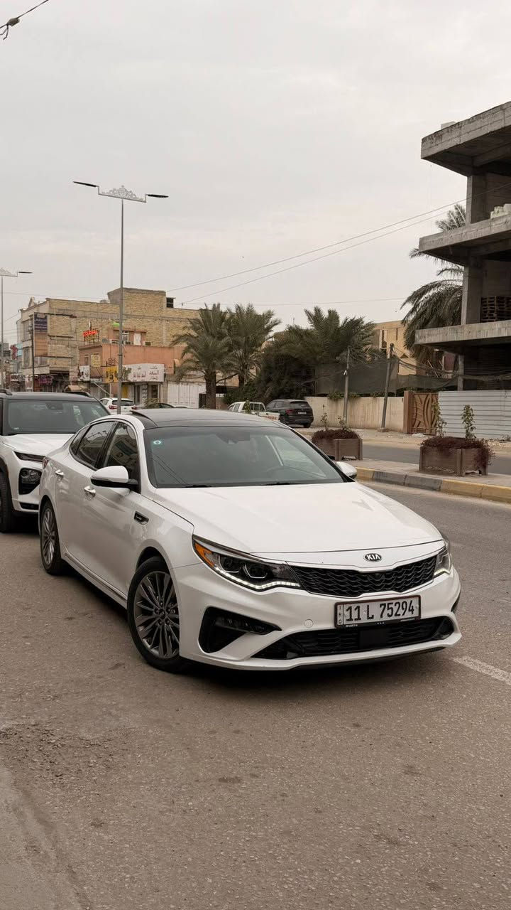 سلام عليكم
اعلى فئة بالاوبتيما SXL  بالمواصفات والمحرك
السعر 175 بيها مجال 
ستفسار ***********
موديل 2019 لون ابيض صدفي 
2000 توربو 247 حصان  
ماشيه 50 الف ميل 
ايرباك ستيرن طاك راجع سستم 
رقم يغداد نكليزي تحويل مباشر ثاني يوم 
گير AT ٦ سرعات 
سقف بانورامي 
مقاعد كهربائية مع خزن 
كشنات جلد تدفئة وتبريد 
تدفئة ستيرن 
كامرات 360 درجة 
رادار امامي ونظام المحافظة على المسار 
رادار للنقطة العمياء
مثبت سرعة  
هاند بريك كهربائي 
اوتو هولد 
اضائة زينون ولد نهاري
دبل جام بالابواب الامامية لتحسين العزل
بردات مظللة بالابواب الخلفية 
قطعتين تبريد 
نظام تبريد منفصل
شاشة تدعم Apple car play و Android auto
12 سماعة harman/kardon
والسيارة مصروف عليها ادامة للمحرك والصدر 
مكينه كير تبريد حداديه مكفوله بدون نقص 
🔴بانوراما وعليه سقف روز رايز واناره مخفيه 

🔴بصمة تشغيل وابواب

🔴صندوق ذكي 

🔴لايتات زنون 

🔴سماعات كارديون هارمن 

🔴رادار امامي وجانبي

🔴اربع كامرات

🔴كشنات الاماميه تدفئه وتبريد

🔴كشنات خلفيه تدفئه

🔴ستيرن تدفئه

🔴كشنات خزن ميموري 

🔴تحديد مسار 

🔴كار بلي
