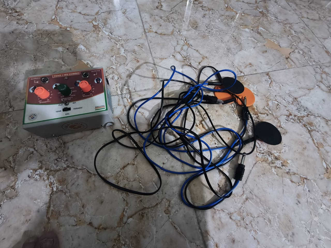 سلام عليكم عندي هاذا جهاز مال عضلات للبيع سعره 100الف بعده جديد اخذته من الصيدليه مستخدم فقط مرتين شراي يتصل عليه *********** أو وتساب
