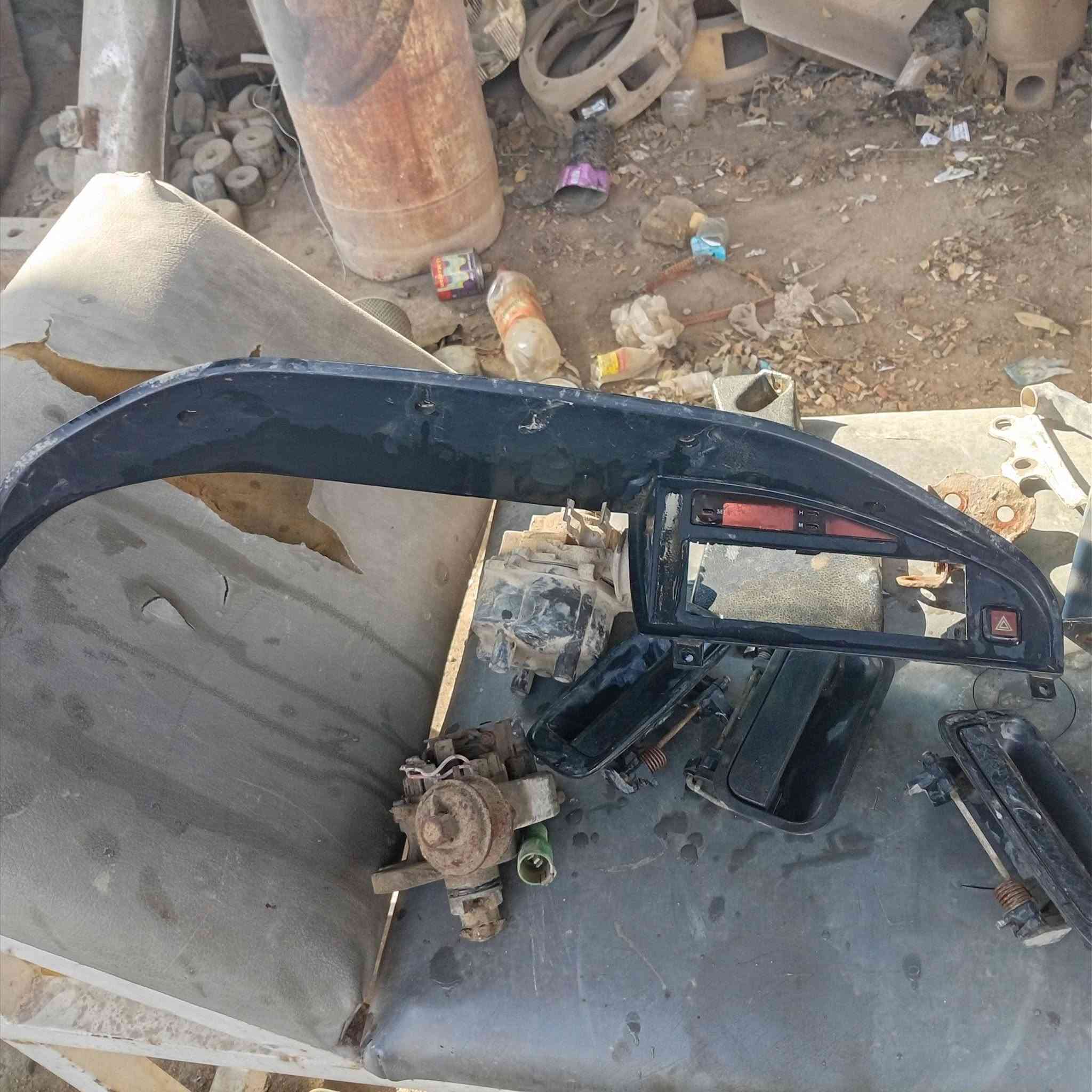 غراض كورلا للبيع1991
مع ديلكو عدد 2

بنيد  لون ابيض

***********
*********** الانبار الفلوجه
