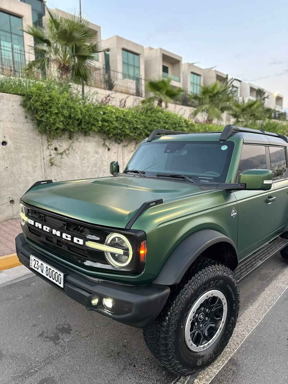 سلام عليكم 

فورد برونگو 2022 Wild trak🇺🇸🇺🇸

السيارة بيهة قبغ صندوق صبغ فقط بدون تبديل بدون ايرباك 

مكان السيارة سليمانية 

محرك 6 سلندر توربو چارج 

مواصفات wild trak
شاشة جبيرة 
كامرات ٣٦٠ درجة 
رادار ٣٦٠ درجة 
شحن وايرليس 
اطفاء ذاتي 
حساس امامي و خلفي 
5 دكم السيارة 
شاشة اندرويد 
كشنات جلد 
كشنات كارباء جهتين 
كشنات هيتر 
استيرن هيتر 
بصمة ابواب 5
تشغيل عن بعد 
گيج الكتروني 
نضام AUX
دعامية امامي حديد رابتر 
بلاجيكتور رابتر 
دبلات foox
لوييات رابتر 
فندرات عريض 
لايتات ليد 
بگلايت ليد 
فور ويل 4*4
سقف متحرك 
داخل جلد لونين كلش مميز 
ماشية ٦٥ ميل فقط 

السيارة مغلفه PPF طافي ضمان ١٠ سنوات 
بيهة كتاب تضليل 80% 
السيارة مصروفة علي كلش اهواي و بلواقع احلي 
كير و مكينة كله ابشرط بدون اي خلل 

سعرة ٣٧٠$ بي مجال 

رقمي *********** 

السيارة بسمي ابشرط تحويل او وكالة
