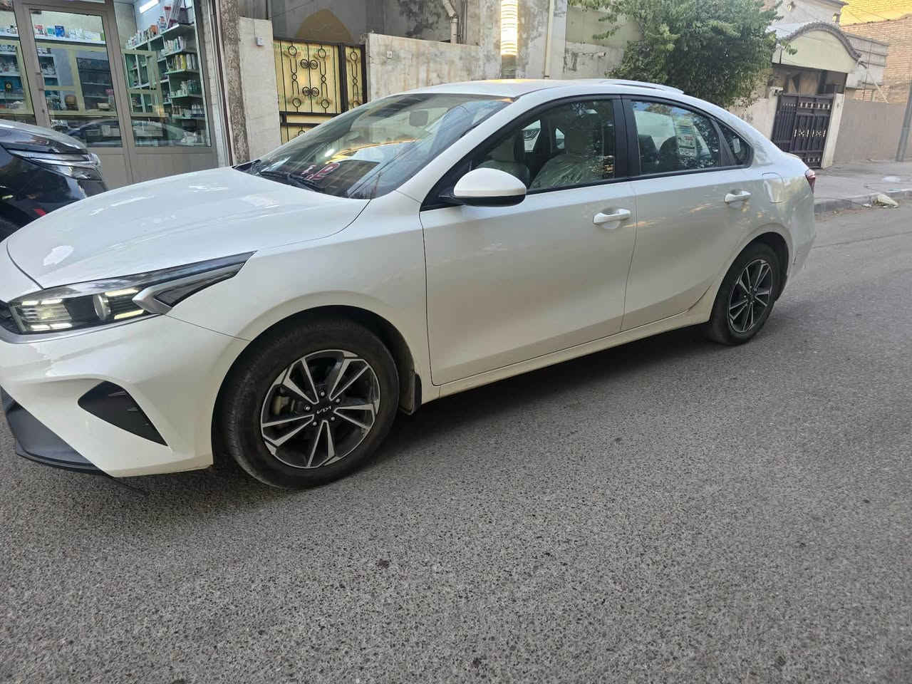 مكلف بالنشر !!!!!
🫡السلام عليكم للبيع 
🚗كيا سيراتو 
موديل 2024
مكينه 2000🧐
🚶‍♂️ماشيه 29 الف 
مكفوله من صبغ وتبديل برغي ممفتوح بيها فقط بيها بارد بقيق الصندوك شي بسيط ورصعات بسيطه 
سبير مانازل 
رقم بغداد 
مواصفات عاديه 
شاشه 
كأمره 
ويل كب اصلي 
دوشمه جديده
كاعيه جلد
لايت زنون 
💸💵السعر 165 ورقه وبيها مجال 
📍المكان-بغداد - الحريه 
الأتصال ☎️هـ ‭***********‬
