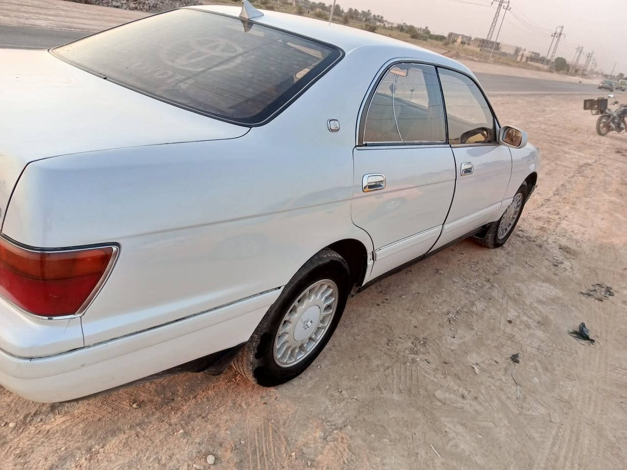 يالله سياره بطه للبيع. كير ومحرك وحدادبه خير من الله تخم تاير جديد مصبوغه حزام لجماليه بدون اي معجون. سنويه صاقطه  تحويل مباشر السعر ٥٥ مكان السياره الضلوعيه ***********
