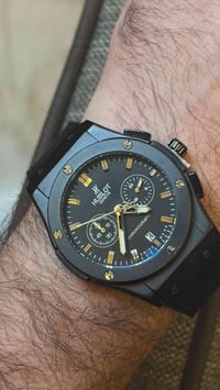 ساعة HUBLOT رجالي  الخامة سيراميك اسود للهيكل  الحجم ٤٤مم الزجاج مقاوم...