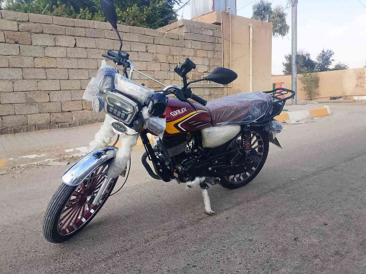 السلام عليكم دراجه موديل 25   سيفان للبيع محرك 200 ضاغطه وزنجيل تشغيل عن بعد نظافه شوفه العين شرط كل شيء شغال  السعر 925 بها مجال شيء قليل الموشراي لا يخابر الرقم الهاتف فقط ***********
