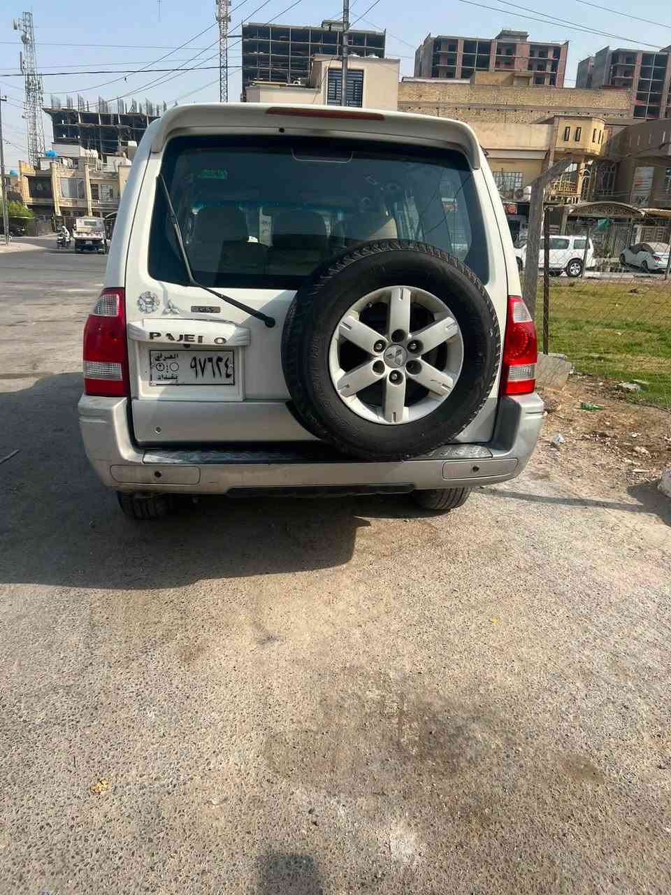 لسلام عليكم 
سيارة باجيرو 2007 
السعر 8500$ وبيها مجال 
سيارة موجودة عدنا من 2009 سيارة بيت سنوية عظم رقم صدامي 
لون ابيض 
بدون حادث وبدون صبغ
محرك 3800 جديد مشدود 
سيارة ما ناقصها شي نهائي
تبريد ثلج 3 قطع 
كامرة خلفية شاشة + حساسات خلفية 
7 راكب 
مري شفط
كشنات مخمل بدون فتحة وارد كويتي الملا 

مكان السيارة بغداد العامرية 
للاتصال / ***********
