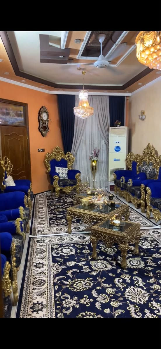 تخم ونص لون جويتي وياه كوشاته وطبلات اربعه صغار ووحدة جبيرة نضيف مثل مدشوفوون 
عنوان بغداد *********** 
السعر مليون ونص
