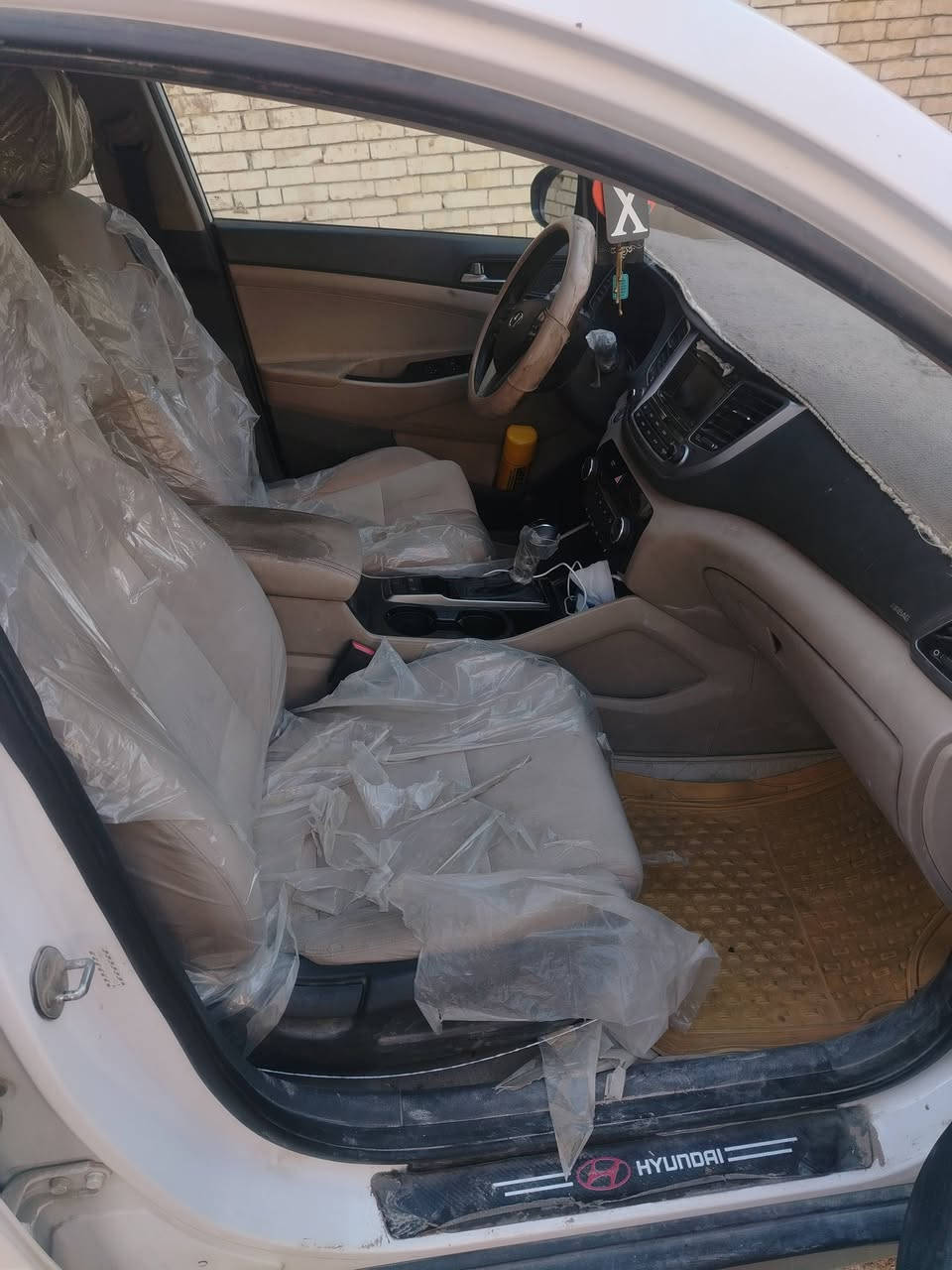 سياره للبيع توسان موديل ٢٠١٧ وارد أمريكا ضرر بس بنيد وبارد بالباب سيارة فول بصمه جنطه كهربائي كرسي كهرباء تحكم ستيرن جهتين شاشه كامره دواره رقم بابل انكليزي بسمي مكان كربلاء رقمي *********** بيه واتساب السعر ١٥٨ بيه مجال ***********

