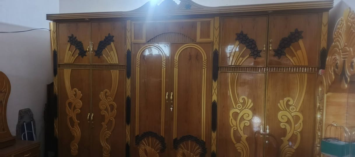 سلام عليكم .......
غرفة اخشاب كاملة صاج عراقي صار سنه ماخذها للبيع السعر مليون ونص وبيها مجال بسيط للاستفسار خاص او الاتصال ع الرقم ***********

