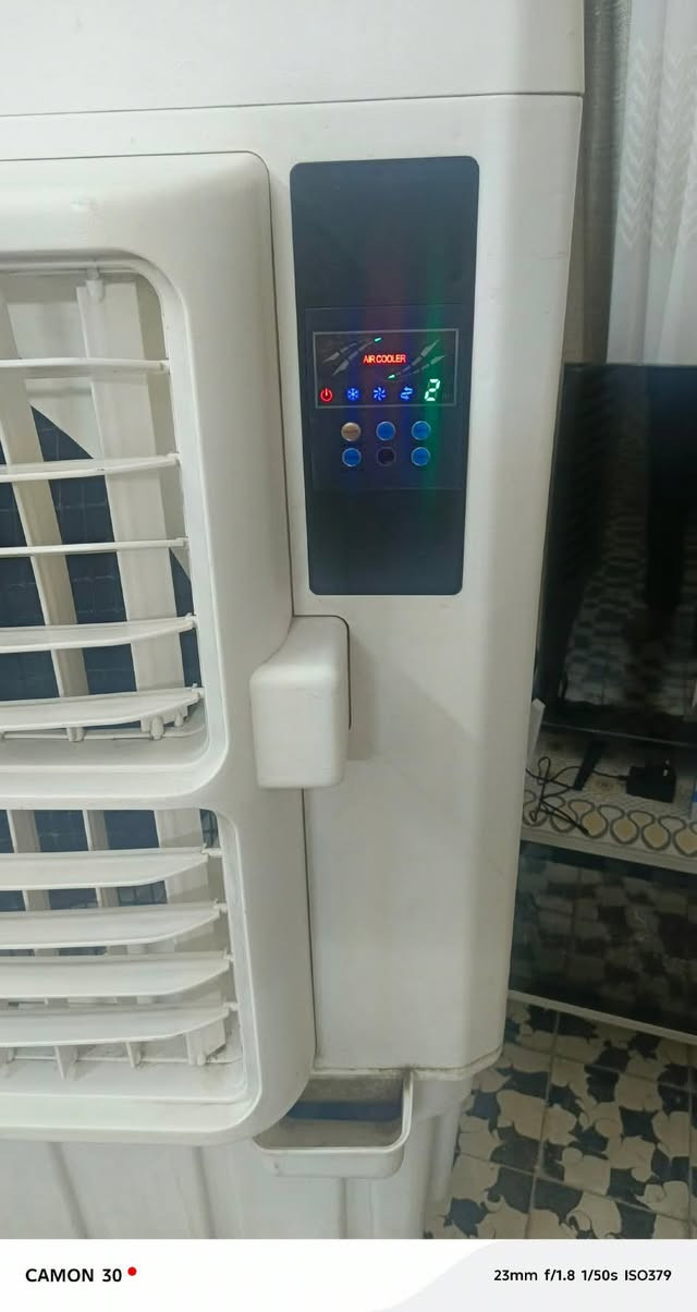 كنفيره حيل نظيفه وشغاله كلشي مابيها السعر 75بيها مجال بسيط

نص مكتوب في الصور:
- CAMON 30 23mm f/1.8 1/50s ISO332
- CAMON 30 23mm f/1.8 1/50s ISO330
- CAMON 30 • 23mm f/1.8 1/50s ISO379
- CAMON 30 23mm f/1.8 1/50s ISO590