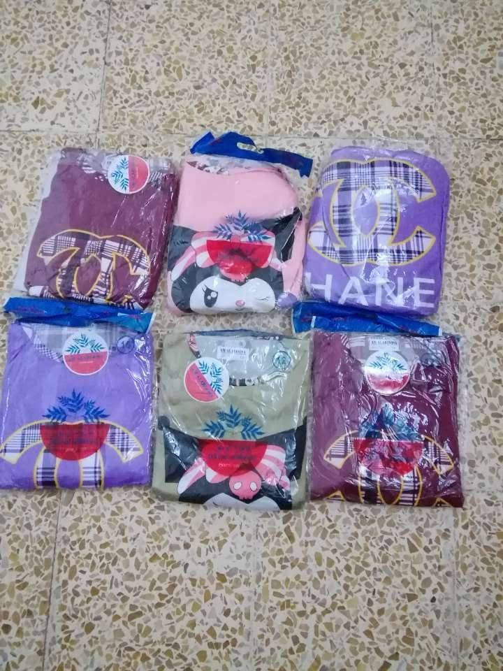 تراك بناتي 3 قطع يبلس من عمر 4سنوات إلى عمر 12سنه بقه كم قطعه السعر🥰 5000الاف الااستفسار عبر الواتساب ***********
