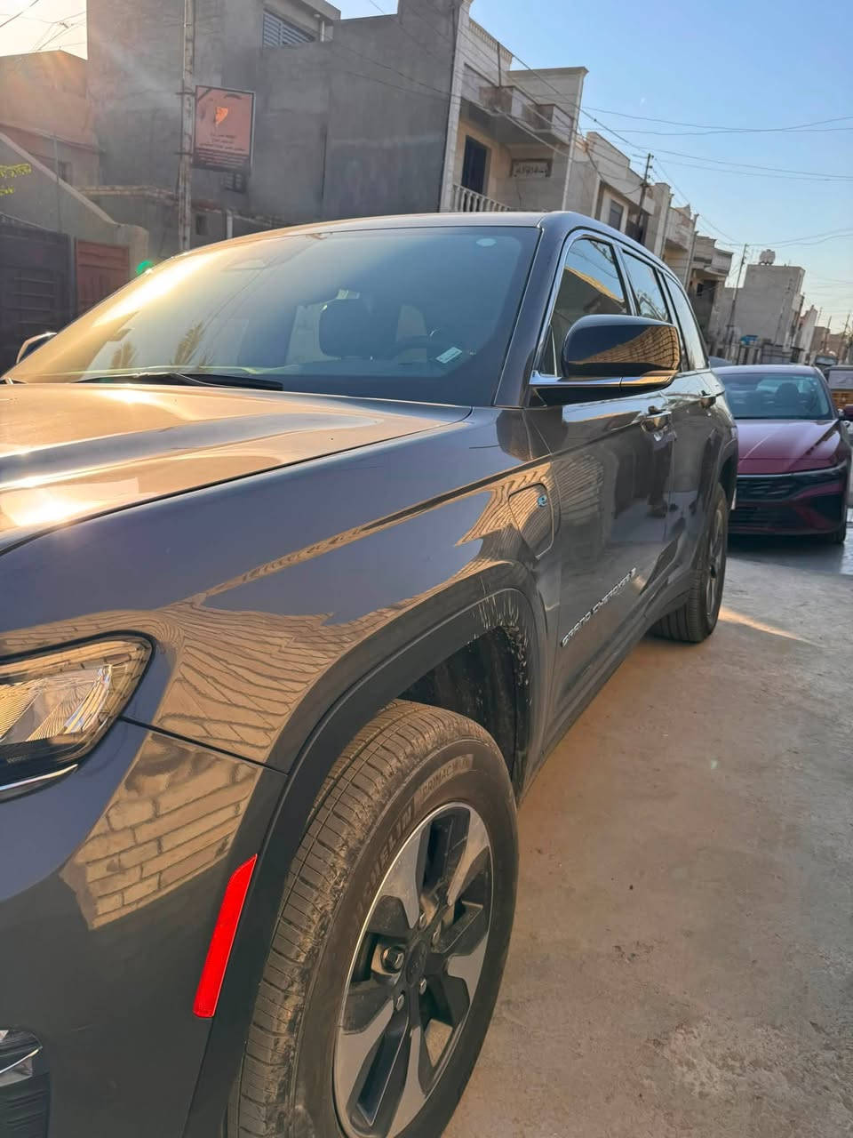 جيب شيروكي 2024 4xe بلجن
ضربة خلفية بالدعامية موضحة بالصور
ماشية 25 الف ميل
فول مواصفات +بانوراما
السيارة نضيفة شبه زيرو
السعر المطلوب : 30 الف دولار وبيها مجال 
رقم التلفون : ‭***********‬
مكان السيارة بالدورة
