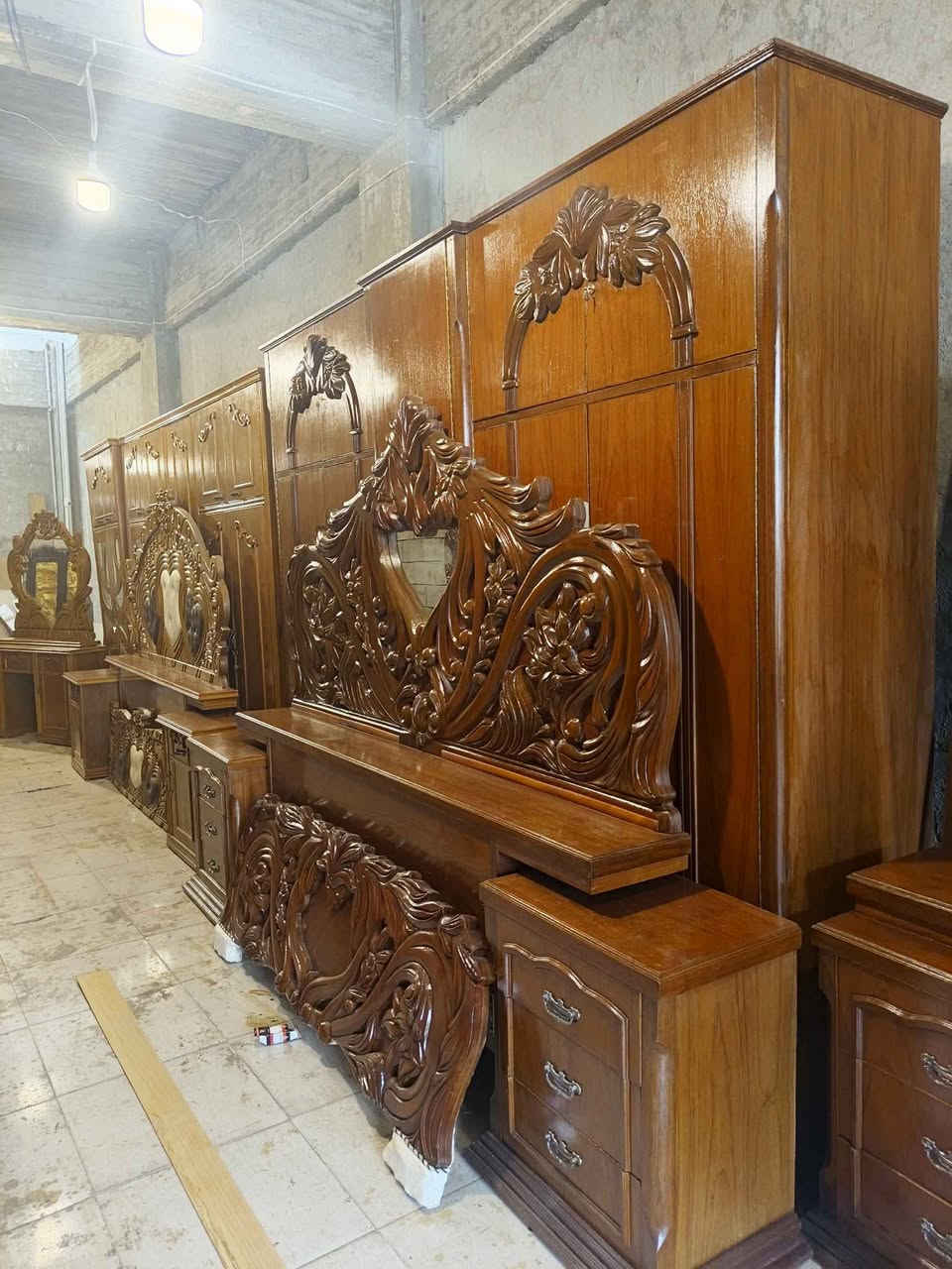 غرفة ٥ أبواب • مستعملة • حي الصديق