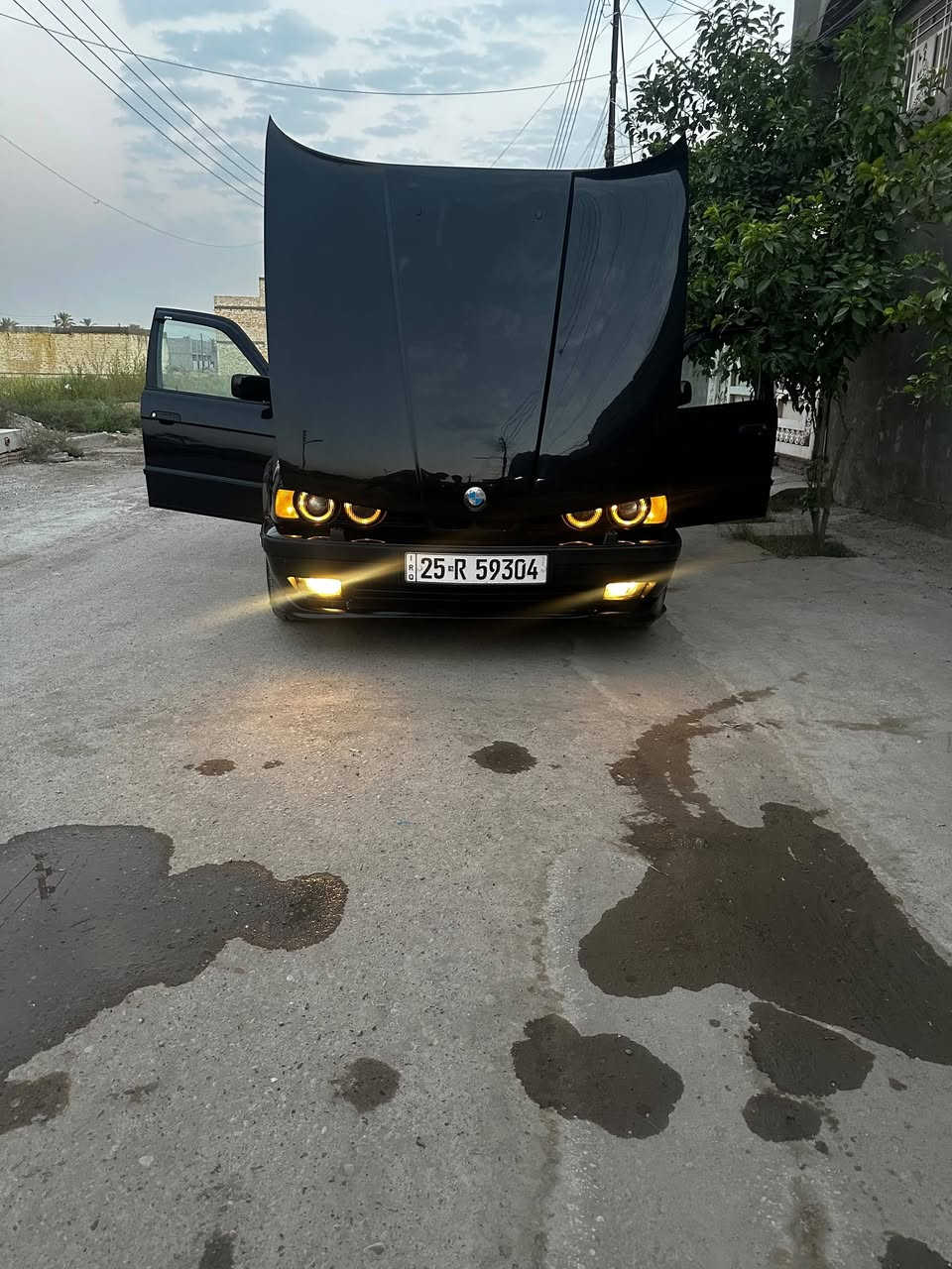 السلام عليكم ورحمة الله
تبارك الرحمن 
BMw525 
موديل ١٩٩٢
مكينه كير ضفيره عقل مال صقر موديل ٢٠٠٠خير من الله
مكينه3000
السيارة تبريد الحمد لله
تدفئة ساونه
كشنات جلد بلاد وتدفئه
أربعة جام كهرباء
فتحه سقف ثلاث حركات
تخم تايرات جدد
منظومة بانزين كامله السيارة نص نكره سلف أي ادفانز ما بيه السيارة الفضل لله ها البانزين عادي
منظومة مي خير من الله ويه التبريد جوه النص بعود
مري جانبيه كهرباء وشغاله
منظومة زنون عالي ناصي
اخوان السيارة بدون أي ضرر فقط صبغ جماليه
آسف على الاطاله السيارة كاملة والكمال لله
رقم كركوك بسمي السيارة سنويا لل٢٠٣٠
مكاني بغداد ***********
السعر ٧٨$
