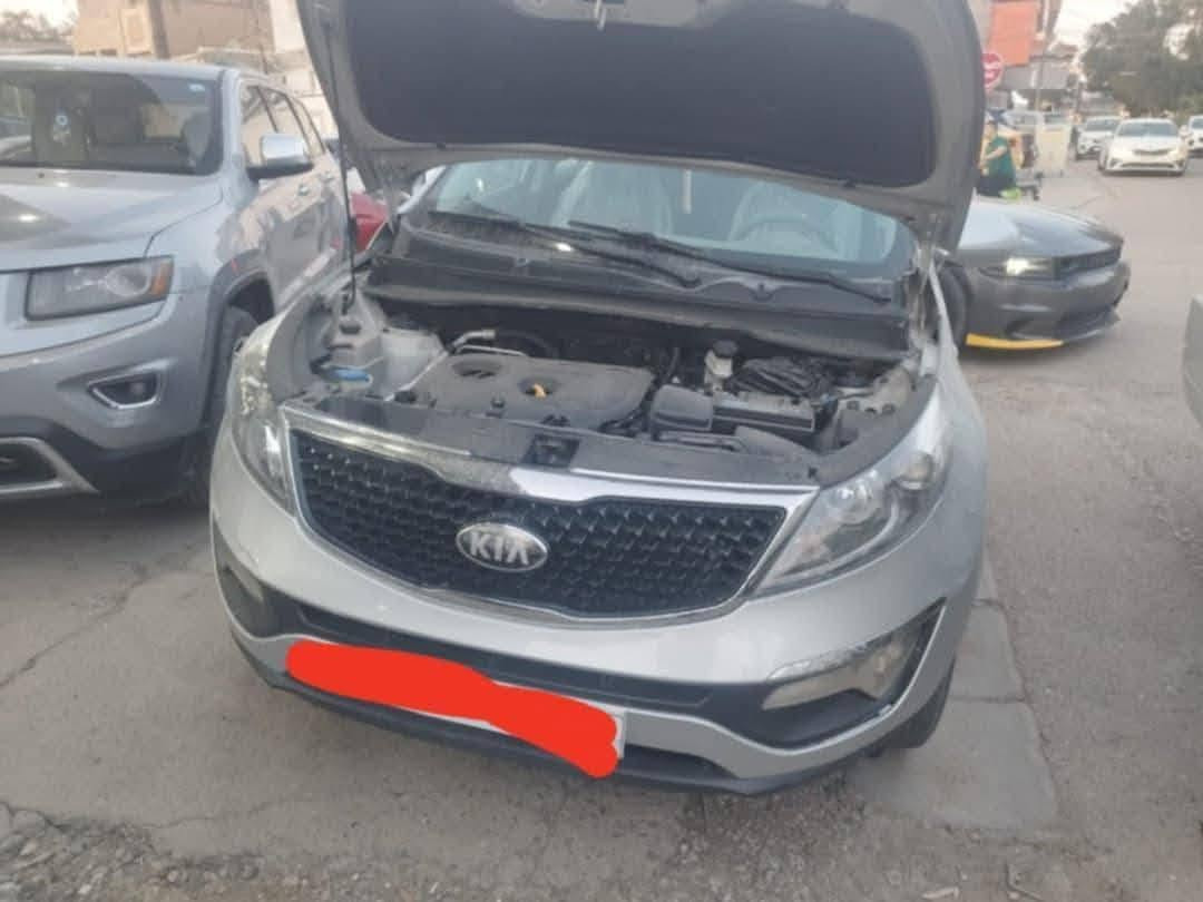 سبورتج 16 خليجي
محرك دوش الفين
مواصفات عادية ..رقم سليمانية باسمي ثاني يوم احولك
حادثها فقط باب سايق مصبوغ 
نظيفة 
125السعر وبيها مجال
*********** للتواصل
