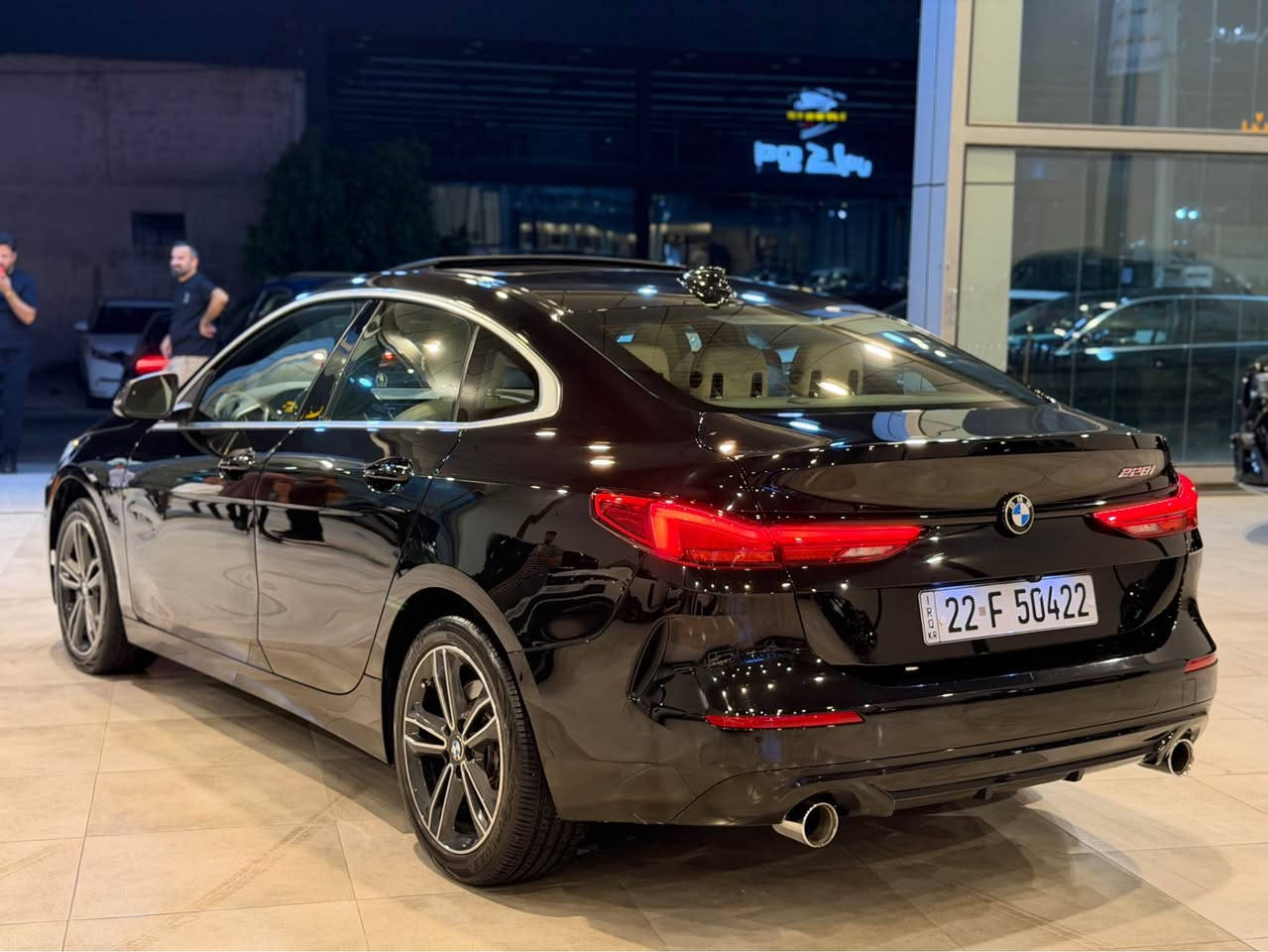 BMW 228 
2022 كلين 
سيارة فول مواصفات 
لايتات ليد زينون 
حساس خلفي امامي 
رادار امامي جانبي 
بانوراما 
ويل اسود 
داخل بيجي بيلاد 
بصمة ابواب 
سيارة مكان صغير تعديل بيها 
٤٠ مل ماشية حقيقي 
١٩٨$
*********** وتس اب 
*********** الرمادي, الأنبار
