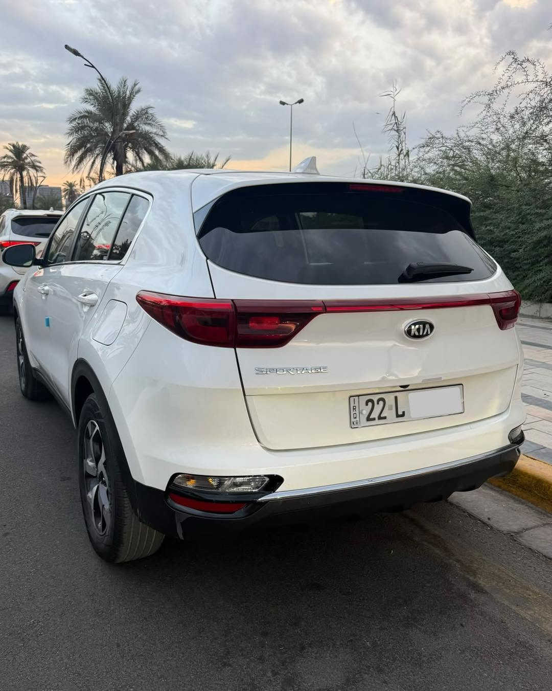 كيا سبورتج موديل 2022 
ماشية 51 الف كيلو متر 
ماكو هيج سعر ابد

مواصفات السيارة 
محرك 2400 المرغوب
دفع رباعي AWD تبريد قطعتين 
مانع انزلاق ثلاث وضعيات قيادة 
تحديد مسار  رادار امامي 
كامرة خلفي شاشة كبير 
تحكمات مقود بصمة مع تشغيل عن بعد ( عمل ) 
لايت LED

وارد امريكي بدون حادث بدون ايرباك داخله
 سرقه بنيد و دعاميه البنيد مرجعي 
و صابغي و الدعاميه مرجعيه نفس اللون 
بلادي باقي السياره ليبل واحد مكفوله من الصبغ و المعجون 

🟥 سعرها سوي تعليق يوصلك مباشرة
مكان السياره بغداد
📱رقم الهاتف + واتس اب : ***********
