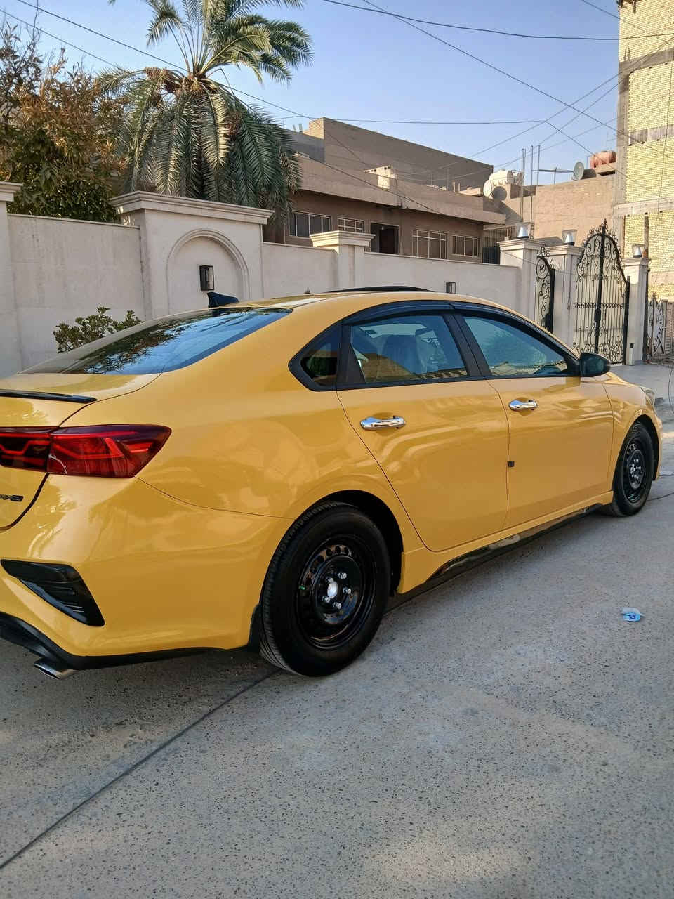 يالله السلام عليكم كيه فورتي موديل 2021 موصفات GTوارد امريكي صور السونار منشور السياره جديده وجاهزه مكينه وكير وحداديه وصدر وتخم تاير وتبريد مكفولات ماشيه 86الف مكينه 2000دوش العنوان بغداد رقم الهاتف ***********السعر 108وبي مجال شي بسيط
