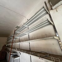 خوان رفوف للبيع تقريبا ٥٠ رف المتر علئ. 15 الف رقم الهاتف 07702512385