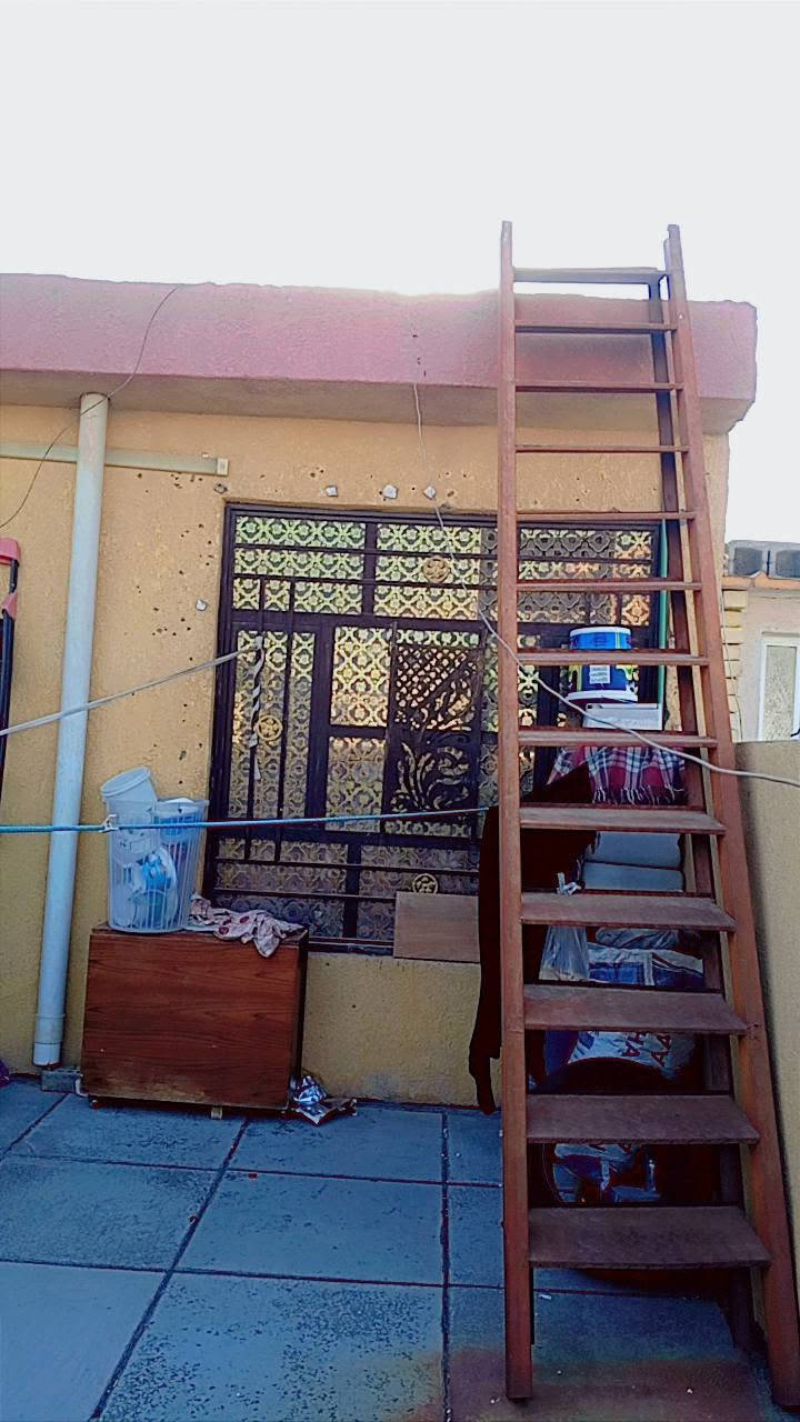 السلام عليكم
🏠 بيت للبيع مساحة 100م، واجهة 5م ونزال 20م، البيت عالي عن الشارع

🔹 الطابق الأرضي:
• استقبال
• غرفة 4×5
• صالة
• منور
• مطبخ بارد
• حمام داخلي
• حمام خارجي

🔹 الطابق الأول:
• غرفة 4×5
• صالة 9 أمتار
• حمام مشترك
• سطح
العنوان بعث العلمي مقابيل شارع المستوصف

💰 السعر: 75 مليون وبي مجال 

📞 للاستفسار: ***********
