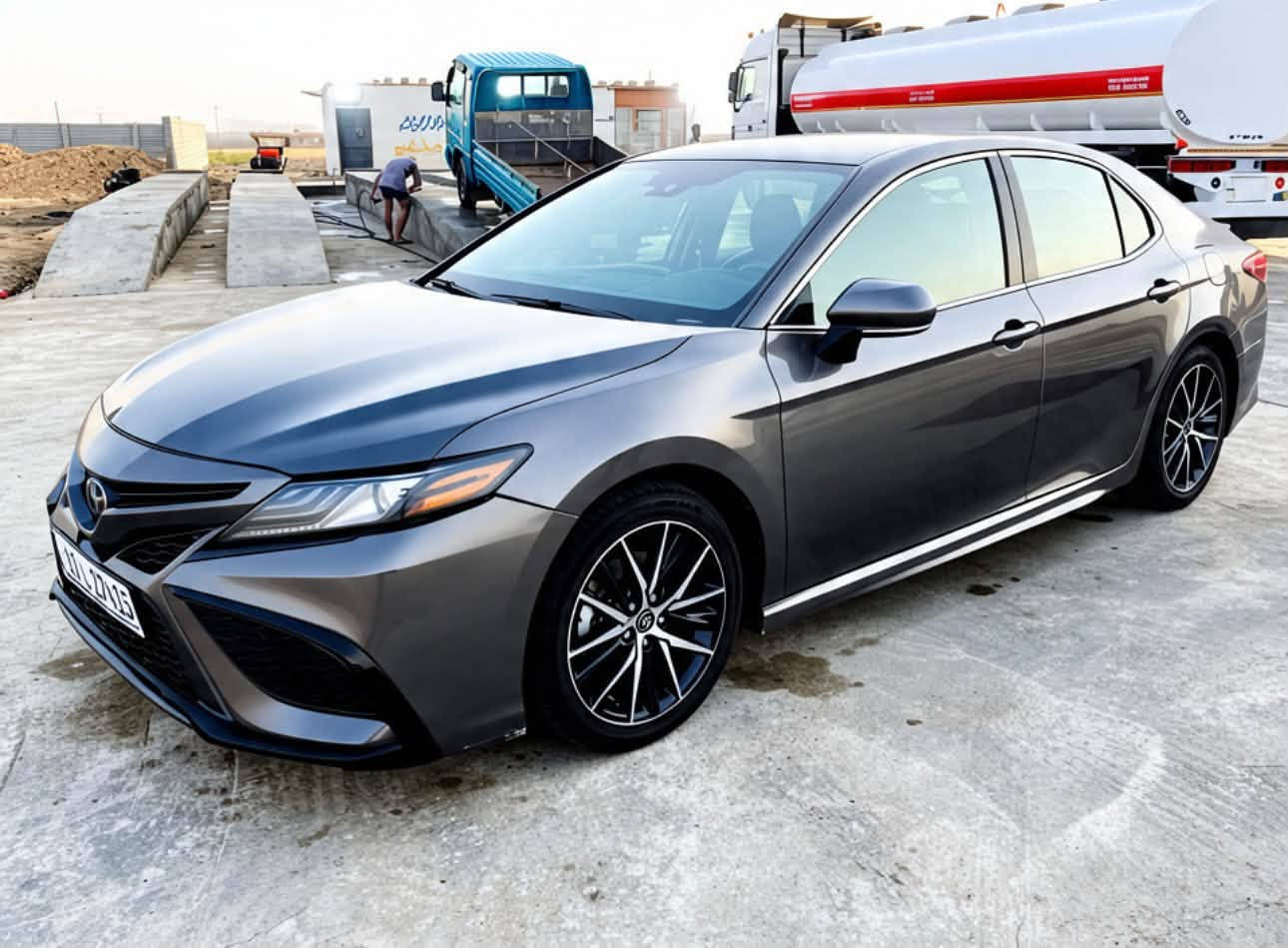 للبيع: تويوتا كامري 2023 XSE هايبرد (وارد أمريكي / بدون فتحة)
الموديل: 2023

 الفئة: XSE Hybrid

 المحرك: 4 سلندر + نظام هايبرد (اقتصاد عالي جداً بالبنزين وقوة ممتازة)

 القير: أوتوماتيك CVT

 الفتحة: بدون فتحة سقف

 المسافة المقطوعة (الممشى): 80,000 كيلومتر

المواصفات والخيارات:

 الإيرباجات: سليمة بشرط الفحص (ولا إيرباك طاق).

 التصميم الخارجي: شكل XSE الرياضي، إضاءة LED بالكامل،، تحكم كهربائي بالمقاعد، شاشة لمس تدعم Apple CarPlay و Android Auto، شاحن لاسلكي، تكييف  قطعتين أوتوماتيكي

 أنظمة الأمان والقيادة: رادار ذكي، نظام التنبيه عند الخروج عن المسار، تثبيت سرعة متكيف، كاميرا خلفية، وضعيات قيادة متعددة (Eco / Normal / Sport / EV Mode).

تفاصيل الحادث والحالة العامة:

 الحادث: وارد أمريكي (ضربة دعامية/وجهية وضربة خلفية خفيفة كما في صور المزاد).

 الحالة: تم تصليحها وتنظيفها بالكامل بقطع ممتازة، السيارة جاهزة للقيادة والاستخدام اليومي مباشرة بدون أي مصاريف أو نقص.

معلومات البيع:

 السعر المطلوب:[179$] وبيه مجال بسيط 

 المكان / المحافظة: [صلاح الدين "سامراء ]

 رقم التواصل: [***********][***********]

نص مكتوب في الصور:
- 69109333
