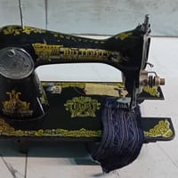 مكينة خياطة • للبيع