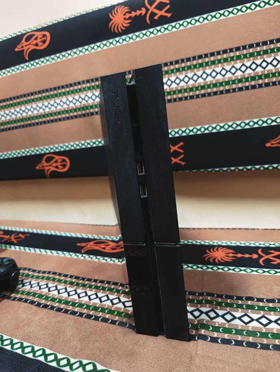بلي 4 مهكر نظام 12.52 تهكيرة قرص ذاكره ٥٠٠
لا مفتوح ولا مصلح وياه ثنين يدات 
النجف ***********
السعر قيم باليرضي الله واخذه
