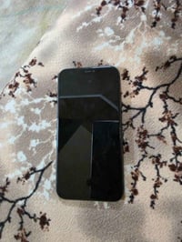 اسود فحمي • ١٢٨ • بطارية ٨٠٪